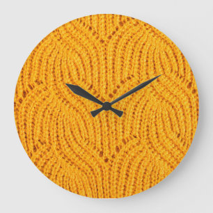 Grande Horloge Ronde Chandail en tricot orange, arrière - plan texturé.