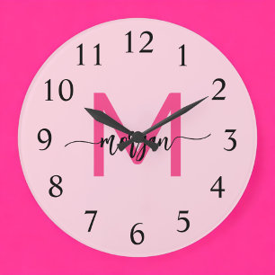 Grande Horloge Ronde Chaud rose moderne Script Girl Monogramme Nom
