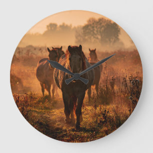 Grande Horloge Ronde Chevaux sauvages : Rencontre intense avec le regar