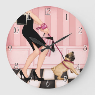 Grande Horloge Ronde Chic lady walking pug