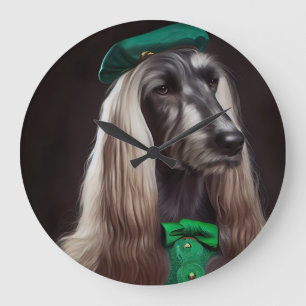 Grande Horloge Ronde Chien lévrier afghan en tenue de la Saint-Patrick