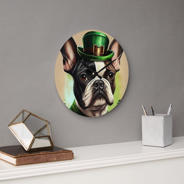 Grande Horloge Ronde Chien-taureau français en tenue de la Saint Patric (Bureau)