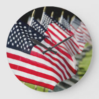 Cimetière militaire historique avec drapeaux améri