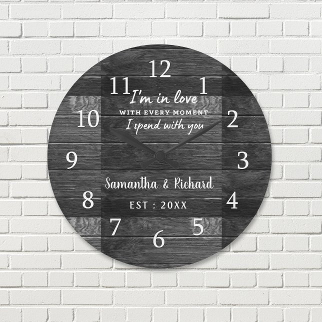Grande Horloge Ronde Citation d'amour rustique en bois noir Mariage Ann (Rustic Black Wood Love Quote Wedding Anniversary Large Clock)