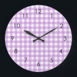 Grande Horloge Ronde Classic Gingham Plaid<br><div class="desc">Une couverture de pique-nique tendance d'été moderne en vichy motif tartan plaid. Les tons pastel sont esthétiques. Joli design en vichy pour un design d'intérieur de décoration maison moderne. Pêche au saumon kéta coloré en vichy motif. Pastel en vichy décoration et cadeaux de maison. Décor d'origine de la maison de...</div>