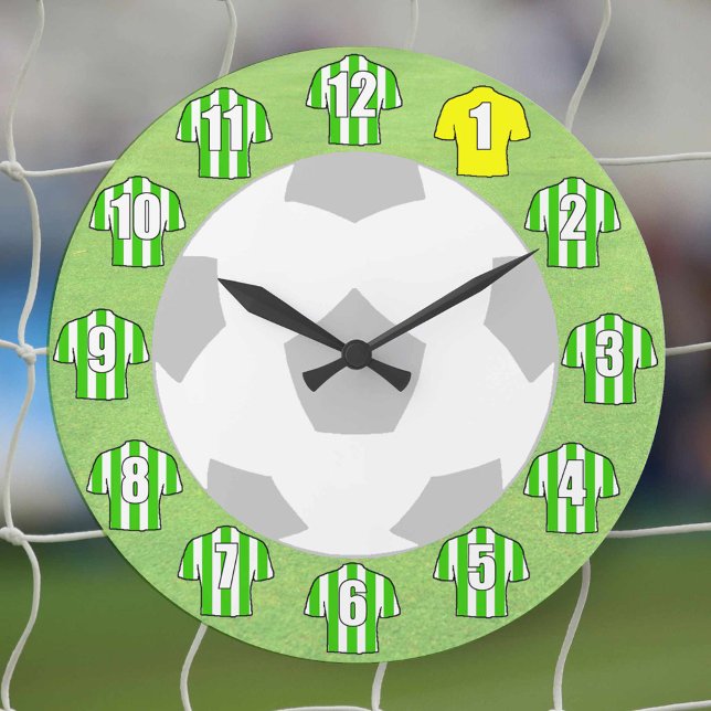Grande Horloge Ronde Clock de football (Green and white striped football shirts on a clock)