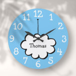Grande Horloge Ronde Cloud sur une chaîne Nom personnalisé<br><div class="desc">Parfait pour les crèches,  les chambres ou toute chambre dans votre maison. Un design amusant et mignon avec un nuage sur une corde,  personnalisez avec le nom d'un être cher et customisez avec votre couleur arrière - plan préférée pour créer un cadeau unique. Conçu par Thisisnotme©</div>