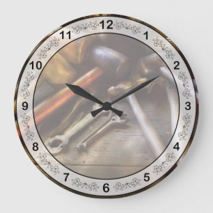 Grande Horloge Ronde Commerce - Bricoleur - Une Collection de Marteaux