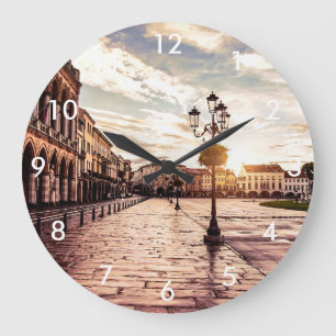 Grande Horloge Ronde Coucher de soleil sur le carré à Padova en Italie