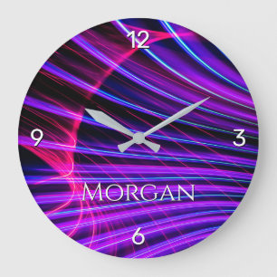 Grande Horloge Ronde Courbe de lumière colorée sur fond noir, nom perso