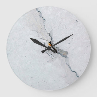Grande Horloge Ronde Cracked concrete