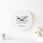 Grande Horloge Ronde Créez votre propre devis<br><div class="desc">Créez votre propre horloge de devis personnalisée. Caractéristiques minimaliste typographie de machine à écrire.</div>