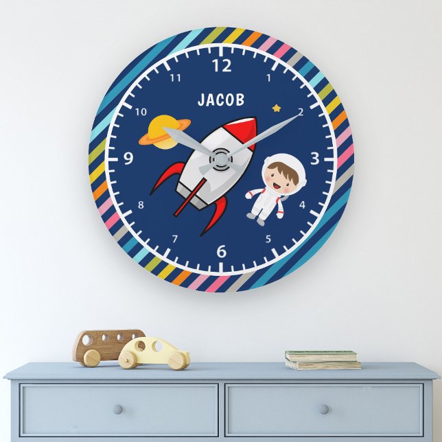 Grande Horloge Ronde Cute Boy Astronaute Outer Space Rocket Kids Room (Créateur téléchargé)