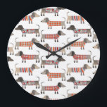 Grande Horloge Ronde Cute Dachshund Saucisse Motif chien<br><div class="desc">Mignonne petite saucisse Dachshund ou des chiens édulcorés en laine. Parfait pour les amoureux de les chiens et les promeneurs de chiens.</div>