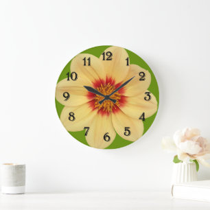 Grande Horloge Ronde Dahlia jaune sur vert avec chiffres noirs