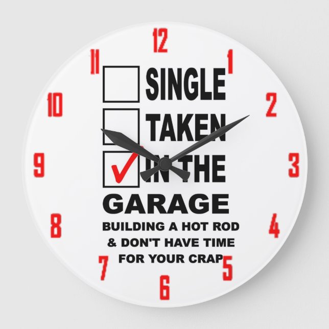 GRANDE HORLOGE RONDE DANS LE GARAGE CONSTRUISANT UN HOT ROD (Recto)