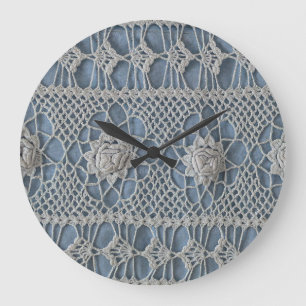 Grande Horloge Ronde Dentelle vintage : petites roses blanches.