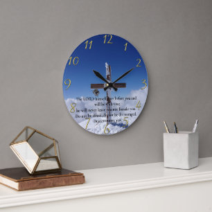 Grande Horloge Ronde Deutéronome 31:8 croix de crête de montagne