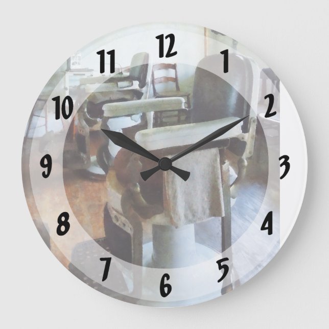 Grande Horloge Ronde Deux fauteuils de coiffeur (Recto)