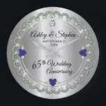 Grande Horloge Ronde Diamants d'épinette bleue 65e anniversaire de Mari<br><div class="desc">Une élégance opulente encadre ce 65e anniversaire mariage dans un design diamant à coquilles Saint-Jacques unique avec diamant central en goutte d'eau avec des accents d'épine bleue en forme de coeur (look bleu saphir) et des éclats d'un dégradé argenté. Veuillez noter que tous les embellissements sont imprimés et ne sont...</div>