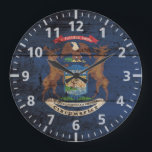 Grande Horloge Ronde Drapeau de l'État du Michigan sur le vieux grain d<br><div class="desc">N'hésitez pas à modifier le design selon vos préférences. Vous pouvez modifier l'emplacement de conception, l'orientation, les couleurs et la taille des arrière - plans. De plus, vous pouvez ajouter votre propre texte, ou slogan définir sa police, son emplacement et sa taille, le tout afin de créer le cadeau personnel...</div>