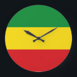 Grande Horloge Ronde Drapeau rastafarien Rasta Ethiopie<br><div class="desc">Les couleurs rouge, vert et jaune représentent le drapeau du Rastafarianisme, mais c'est aussi un drapeau de l'Ethiopie. Voici un cadeau Rasta de haute qualité et un grand design pour tous les rastafariens. Visitez notre magasin pour trouver plus de cadeaux Rasta cool et d'autres idées cadeaux de drapeaux du monde....</div>