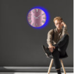 Grande Horloge Ronde Eggplant Blush Grey Purple Argent Romain Numéros<br><div class="desc">Imaginez entrer dans une pièce où le temps ne s'éloigne pas seulement ; il danse autour de vous dans un fascinant étalage d'élégance et de sophistication. C'est l'expérience que vous obtiendrez avec l'Eggplant Blush Grey Purple Silver Roman Numbers Large Horloge. En observant son design épuré, orné de tons aubergines, bleus,...</div>