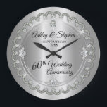Grande Horloge Ronde Élégant jubilé de diamant 60e anniversaire de Mari<br><div class="desc">Une élégance opulente encadre ce 60e anniversaire mariage dans un design diamant à coquilles Saint-Jacques unique avec un diamant central en goutte de fer avec des éclats faux ajoutés sur un dégradé de couleur argentée. Design original par Holiday Hearts Designs (droits réservés). Veuillez noter que tous les embellissements sont imprimés...</div>
