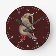 Eléphant Gentil À Tricycle