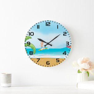 Grande Horloge Ronde Enfants faisant du surf sur une plage tropicale Fu