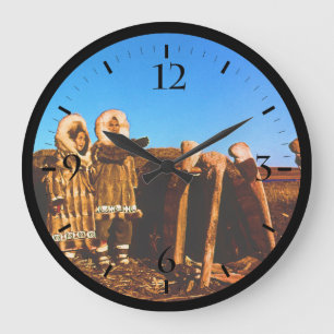 Grande Horloge Ronde Esquimau vêtu de fourrure vintage Alaska igloo de
