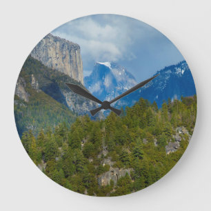 Grande Horloge Ronde États-Unis, Californie. Vue Sur La Demi-Dôme De 