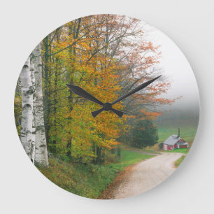 Grande Horloge Ronde États-Unis, Vermont. Maison À Sucre Près De La 