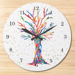 Grande Horloge Ronde Etoiles d'or Couleurs arc-en-ciel Arbre de vie<br><div class="desc">Cette horloge fantaisiste est décorée d'un imprimé d'un design Arbre de Vie dans les couleurs arc-en-ciel et les étoiles d'or. L'arbre a été à l'origine fabriqué en mosaïque à l'aide de minuscules fragments de verre aux couleurs vives. Mosaïque originale © Michele Davies.</div>