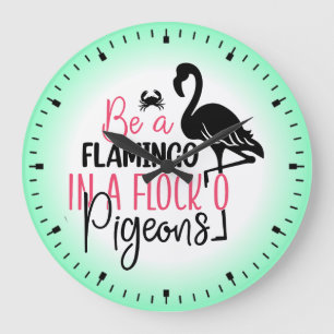 Grande Horloge Ronde Être un flamant rose dans une volée de pigeons