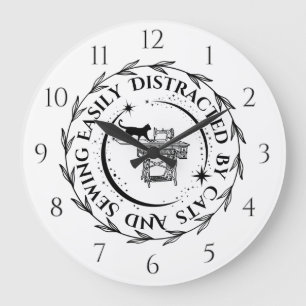 Grande Horloge Ronde Facilement Distrait Par Les Chats Et La Couture