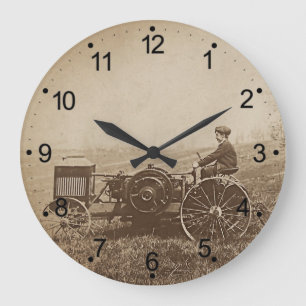 Grande Horloge Ronde Farm Boy & Antique Tractor Brown