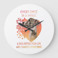 Femmes De Temps En Temps Un Chien Entre