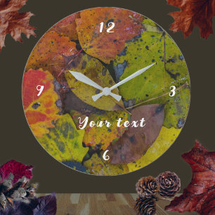 Grande Horloge Ronde Feuilles d'automne colorées après la pluie