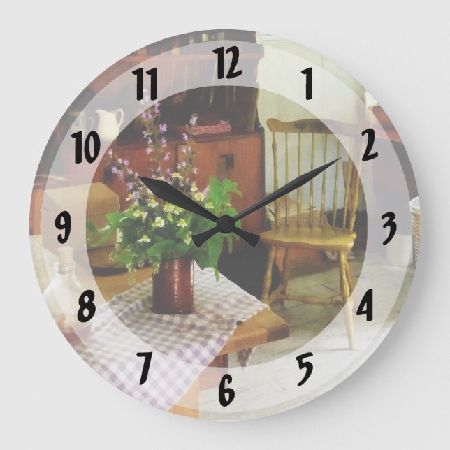 Grande Horloge Ronde Fleurs sauvages sur table de cuisine (Recto)