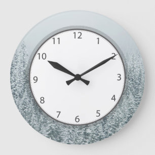 Grande Horloge Ronde Forêt de pin d'hiver