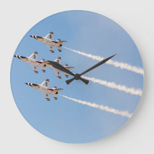 Grande Horloge Ronde Four F-16 Thunderbirds fly in close formation