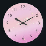 Grande Horloge Ronde Gradient Fille Glam Parties scintillant céleste Pa<br><div class="desc">Brille et brille cette année ! Personnalisez ce produit avec votre nom, phrase ou logo, comme vous le souhaitez. Magnifique luxe moderne et design rose kitsch, avec un espace rose universel laiteux dans dégradé esthétique pastel, avec parties scintillant étoiles blanches. Illustration de design en étoile rose pastel pour décor à...</div>
