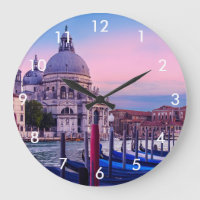 Grand Canal avec gondoles et église à Venise
