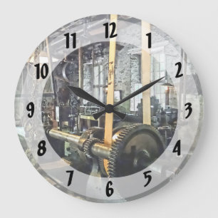 Grande Horloge Ronde Grand Lathe dans la boutique de machines