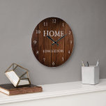 Grande Horloge Ronde Grotte rustique bois maison script nom de famille<br><div class="desc">Motif rustique en bois de grange avec script HOME et nom de famille,  horloge. Vous pouvez facilement modifier le texte.</div>