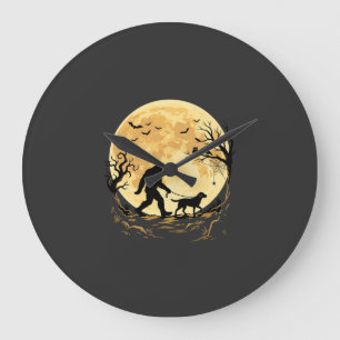 Grande Horloge Ronde Halloween Bigfoot Labrador marchant sous la pleine