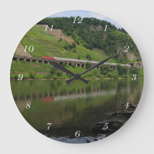 Grande Horloge Ronde Hangviadukt Pünderich avec train personnel