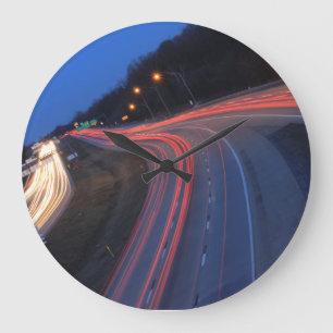 Grande Horloge Ronde Harrisburg Pennsylvania I-81 Trails légers à Dusk