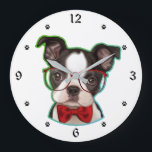 Grande Horloge Ronde Hipster de l'art culte Pop Boston Terrier Dog<br><div class="desc">Un mignon petit Boston Terrier porte des lunettes rouges et une cravate arc rouge au centre de cette horloge. Un dégradé vert et bleu lui donne un look pop art rétro. Les chiffres noirs et les marqueurs empreintes de pattes sur l'arrière - plan blanc rendent l'horloge facile à lire.</div>